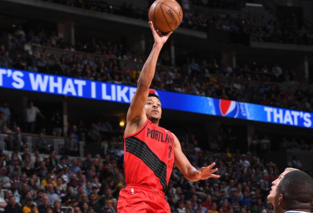 咪咕体育-NBA勇士终场争议三分绝杀灰熊终结六连胜登顶西部引热议